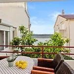 Jurica - Sea View & Boat Mooring Apartamento