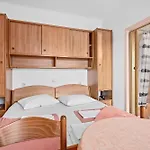 Jurica - Sea View & Boat Mooring Apartment