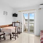 Jurica - Sea View & Boat Mooring