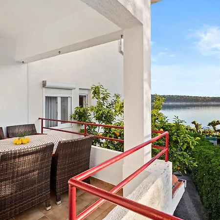 Jurica - Sea View & Boat Mooring