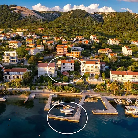 Jurica - Sea View & Boat Mooring