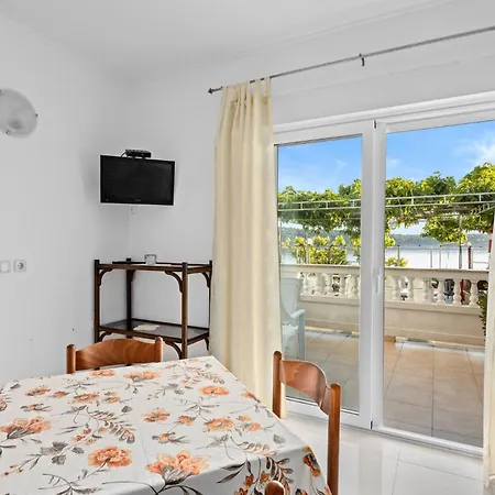 Jurica - Sea View & Boat Mooring Apartment *