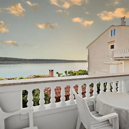 Apartment Jurica - Sea View & Boat Mooring